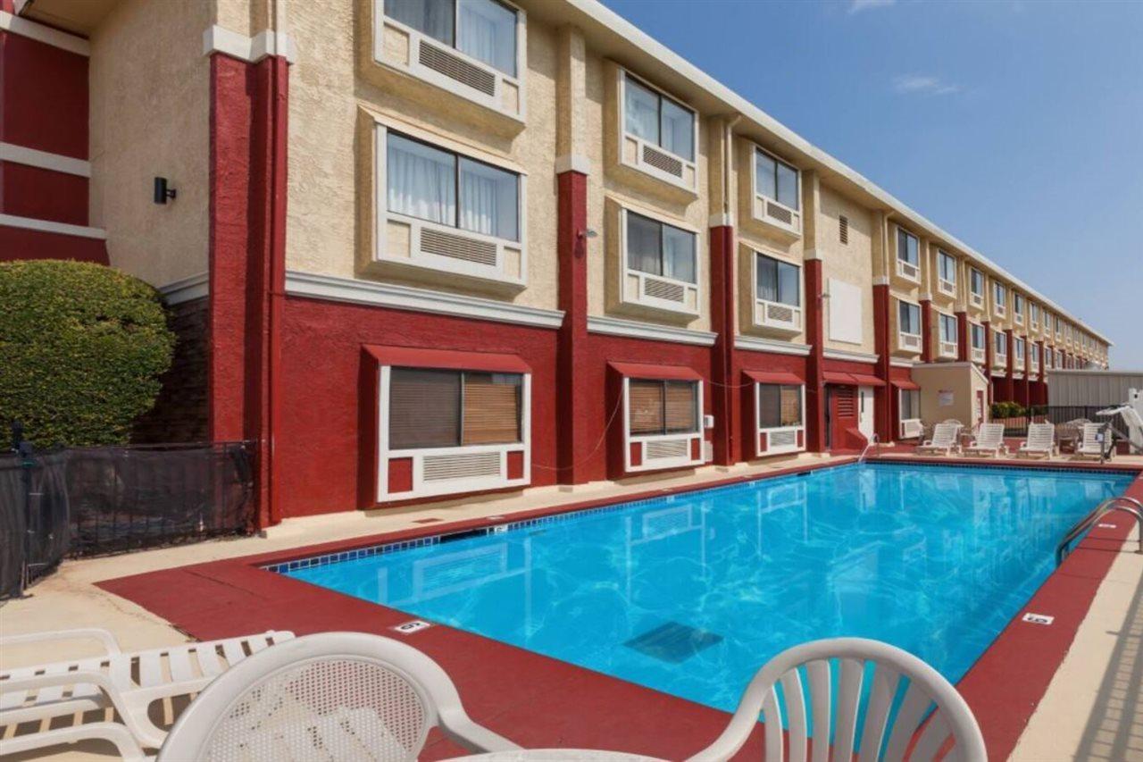 Ramada By Wyndham Oklahoma City Airport North Esterno foto