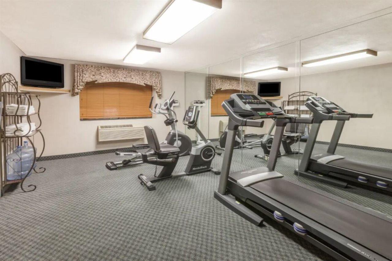 Ramada By Wyndham Oklahoma City Airport North Esterno foto