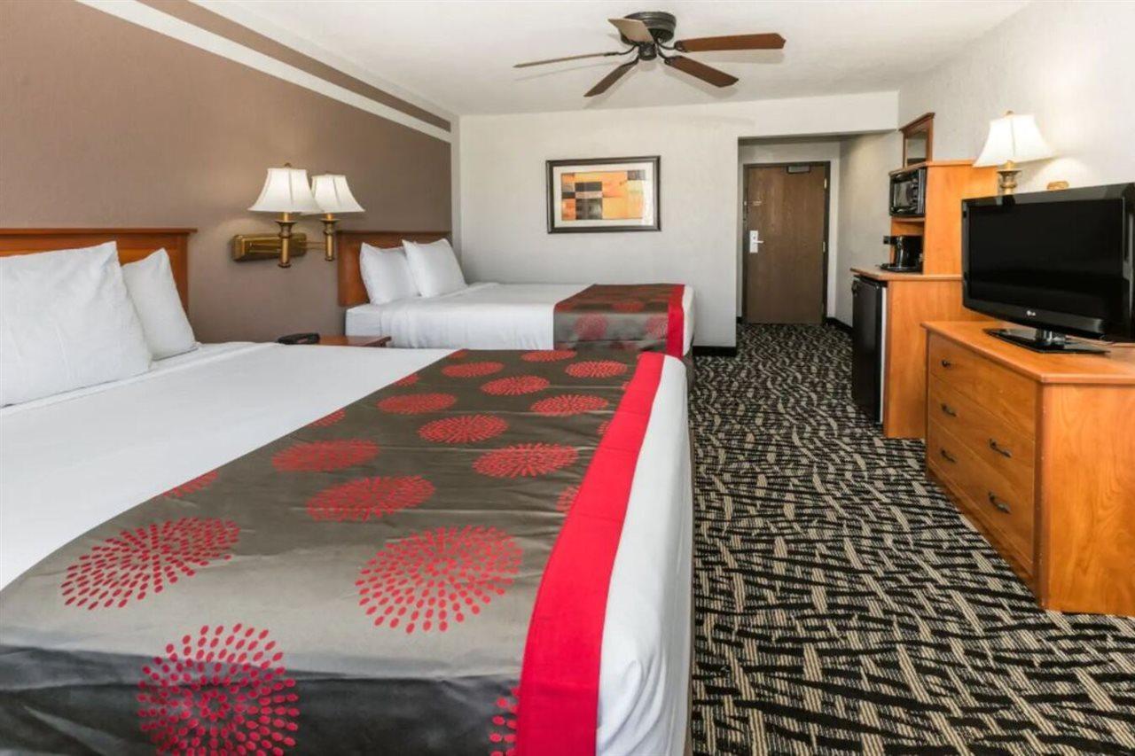 Ramada By Wyndham Oklahoma City Airport North Esterno foto