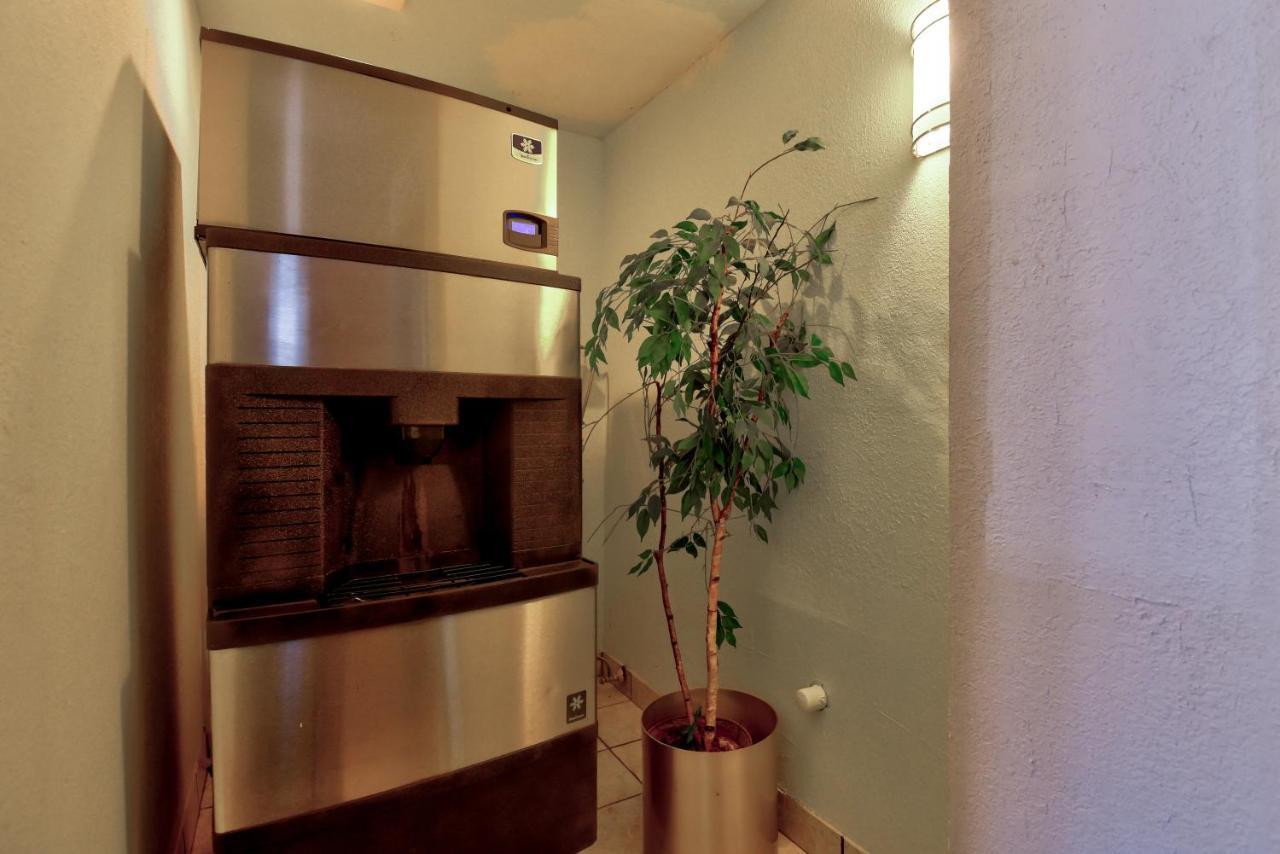 Ramada By Wyndham Oklahoma City Airport North Esterno foto