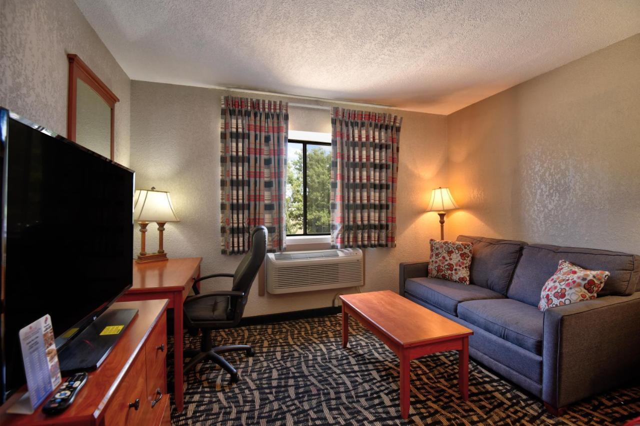 Ramada By Wyndham Oklahoma City Airport North Esterno foto