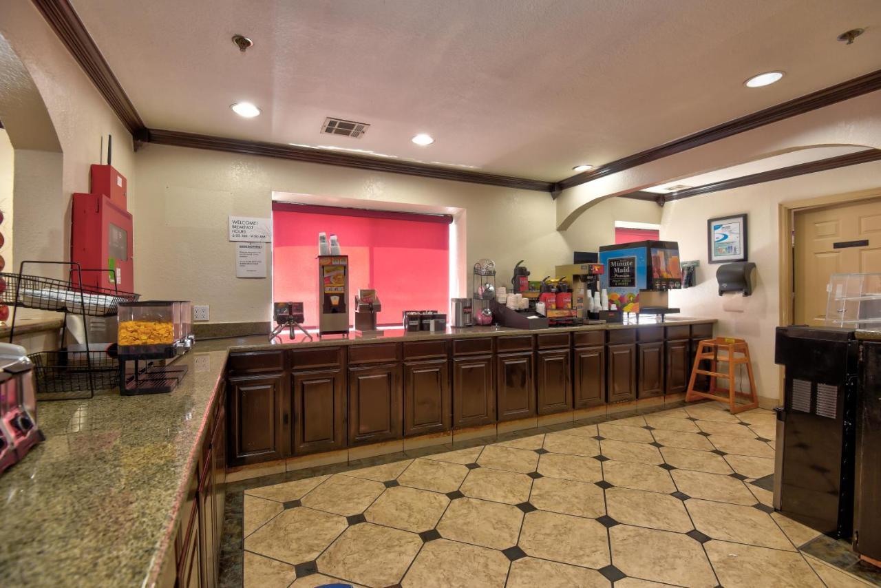 Ramada By Wyndham Oklahoma City Airport North Esterno foto