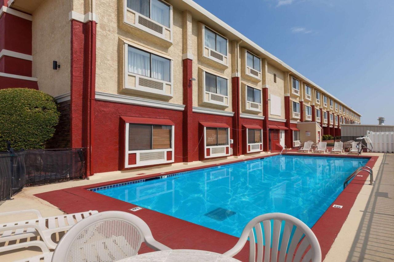 Ramada By Wyndham Oklahoma City Airport North Esterno foto