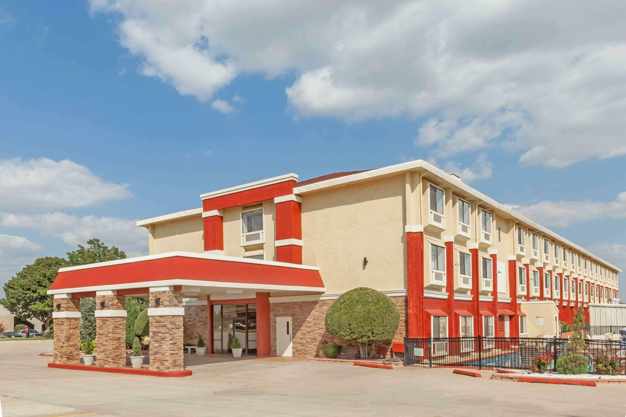 Ramada By Wyndham Oklahoma City Airport North Esterno foto
